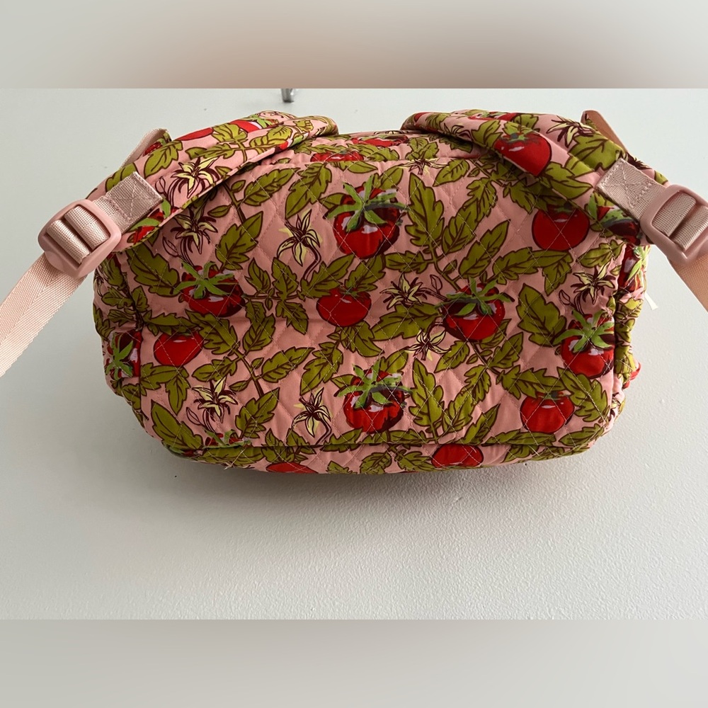 NWOT Vera Bradley Tomato Vines Bancroft Backpack - Picture 5 of 10